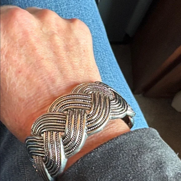 Vintage-Style Silver Braided Chunky Cuff Bracelet - Picture 2 of 6